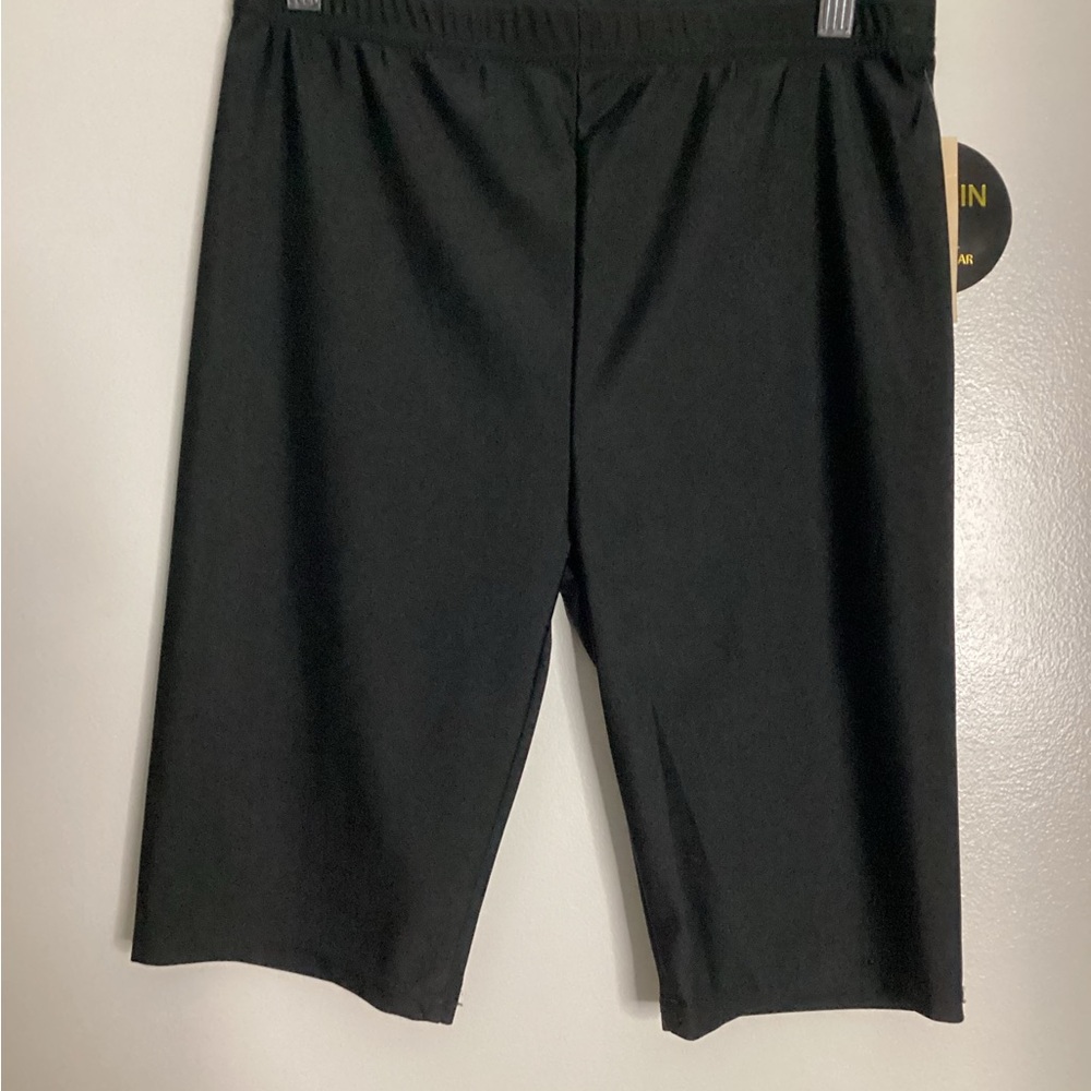 Athletic Black 80s Style Biker Shorts with Stretchy Fit M